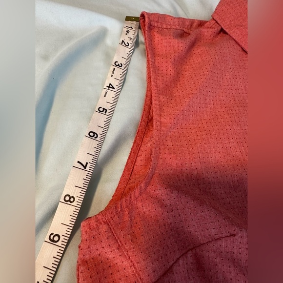 Women’s  Medium Sleeveless UPF Sum Protection. Salmon. Breathable lightweight - Picture 5 of 11